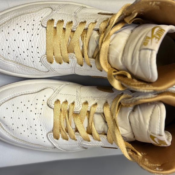 Nike Air Jordan 1 Retro High OG White/Metallic Gold Womens Size 8 FD2596-107 - Picture 11 of 14